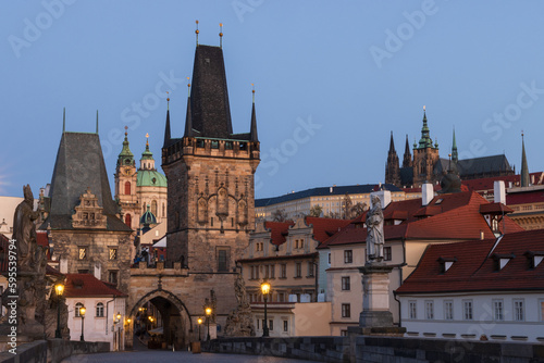 Blick von der Karlsbrücke auf das Burgviertel von Prag.
