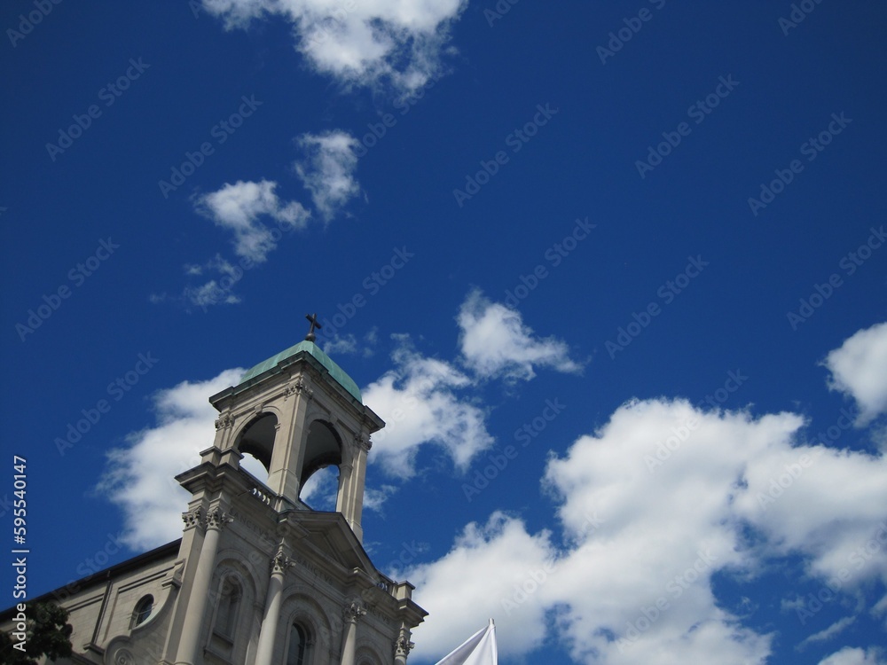 カナダの教会と青空