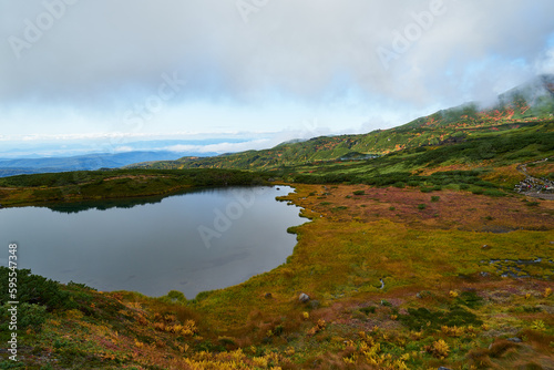 北海道 旭岳の紅葉 鏡池と裾合平 