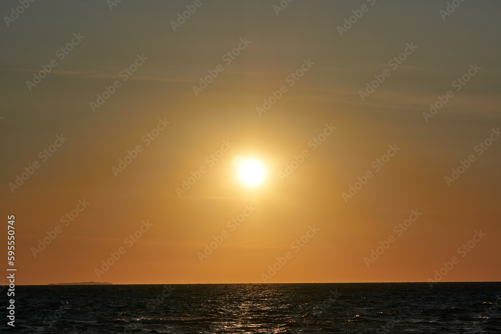 北海道　ノシャップ岬からの夕陽と礼文島
