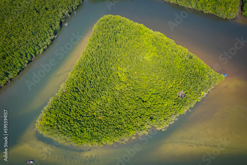 Travel, Heart Island, Trang Province, Thailand
Heart-Shaped Island, Ban Nam Rap, Trang Province, another activity when coming to Ban Nam Rap is to go to Thale Waek and must pass through a heart-shaped