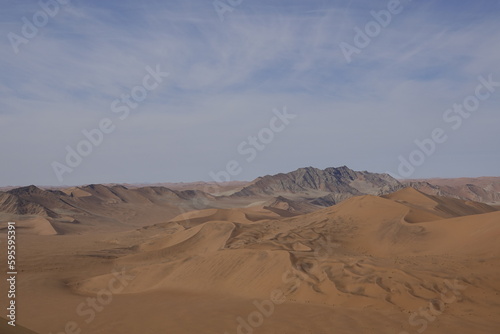 Dunes de sables avec une montagne