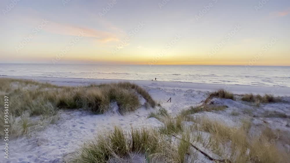 Sommer am Meer, Sonnenuntergang in den Dünen