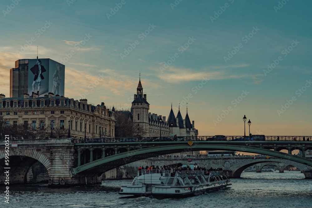 Naklejka premium Paris by the Seine