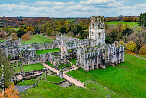 Φωτογραφία Fountain Abbey - ruined Cistercian monastery in England