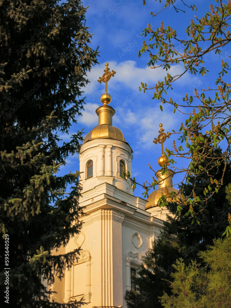 Φωτογραφία Poltava, Ukraine - April 23, 2023: street photos of the people and building during the war time