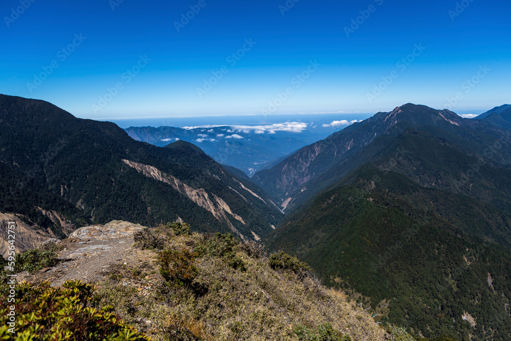 Fototapeta premium view of the mountains