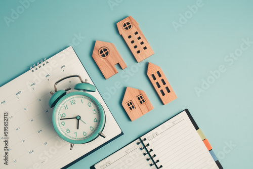 An alarm clock with calenda...