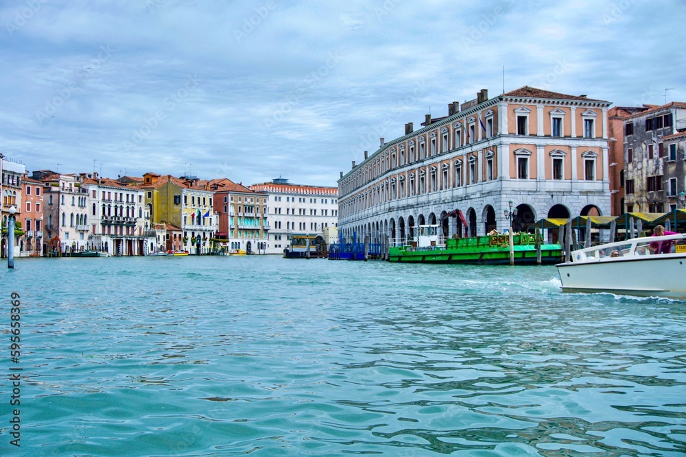 Obraz premium The canals and streets of Venice at Midday