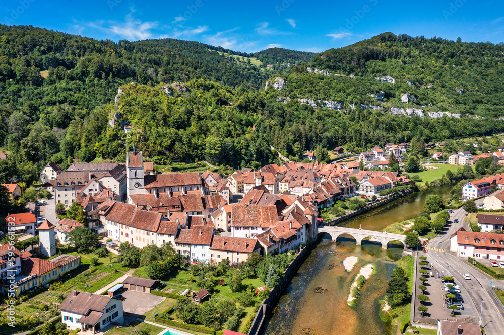 Picturesque Swiss village of Saint-Ursanne on the Doubs River, Switzerland. Village Saint-Ursanne in the district of Porrentruy in the canton of Jura, Switzerland. Saint Ursanne, Jura, Suisse