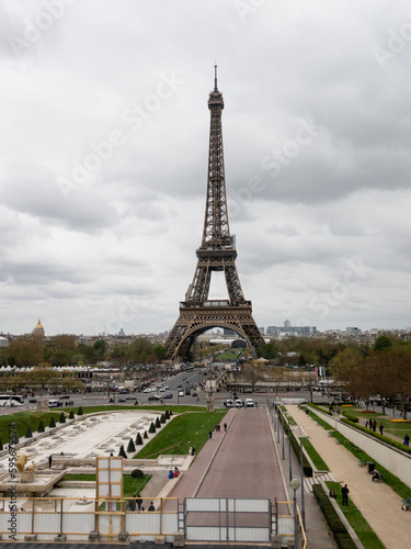 Beautiful photo of the Eiffel Tower (Paris, France)