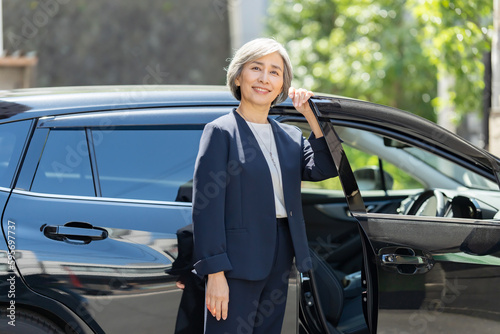 女性・車