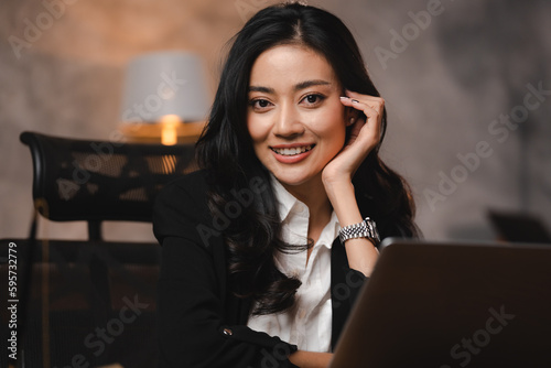 Portrait of young Asian wom...