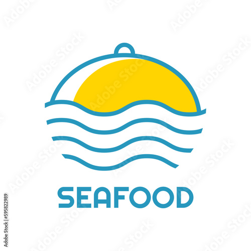 Logo restaurante con texto Seafood con tapa de bandeja de comida como paisaje con sol lineal con olas de mar	