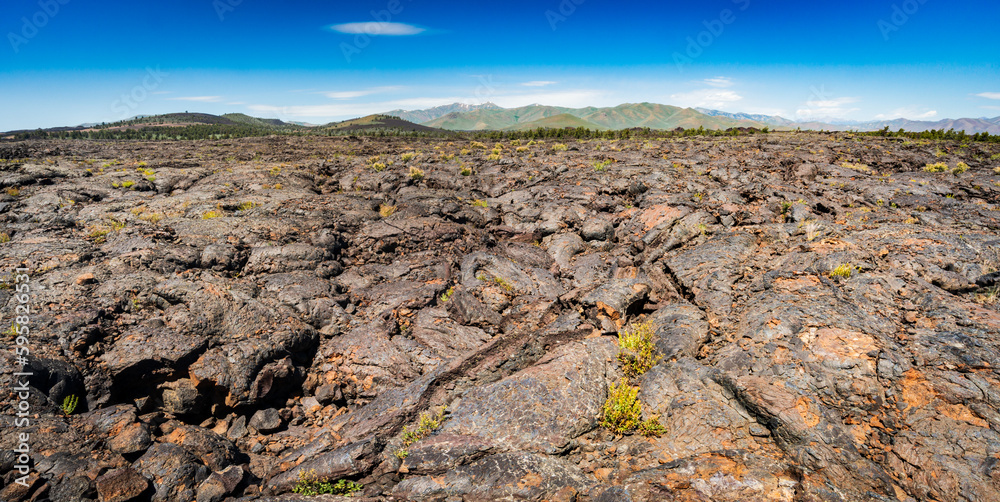 Obraz premium Sparse Landscape of Craters of the Moon National Monument and Preserve in Idaho