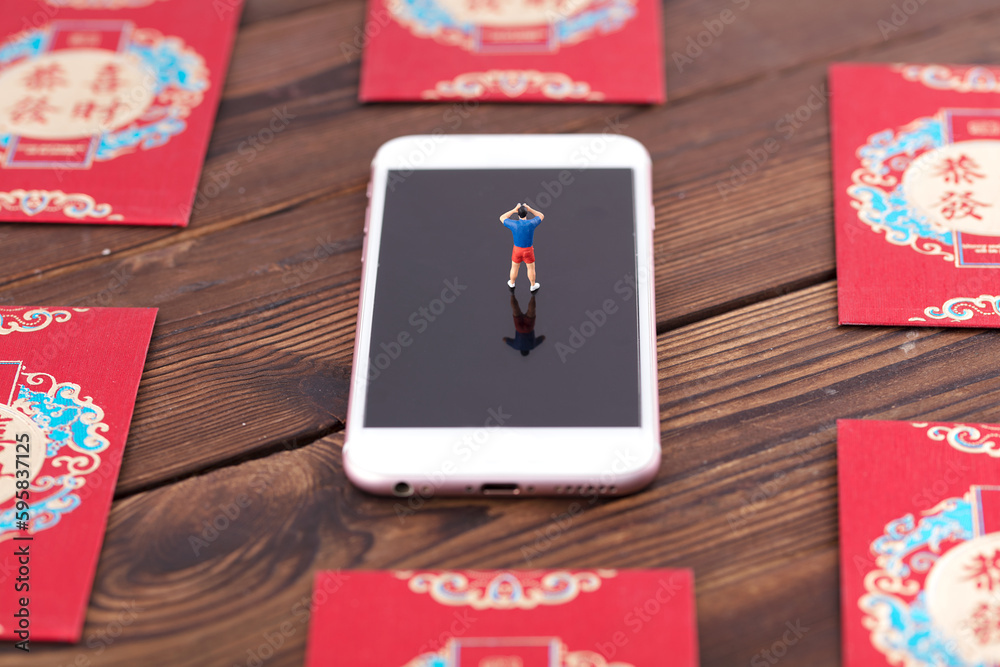 Obraz premium Exploring Red Envelope on Mobile Phones