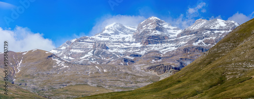 Panoramic view of Mount Lost of the Pyrenees in Huesca with snow and clouds © Gustavo Palacios