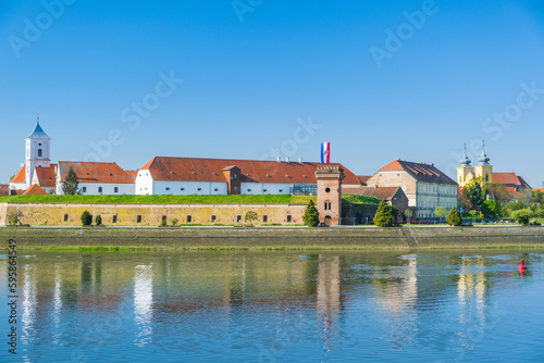 Foto Drava river and Tvrdja in old town of Osijek, Croatia