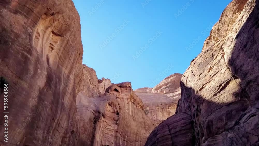 the canyon of the siq of petra the canyon of the siq of petra
