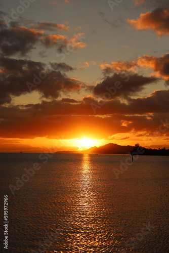 Beautiful Hawaii with its mountains, beaches, sunsets, and palm trees   © Kyrilos