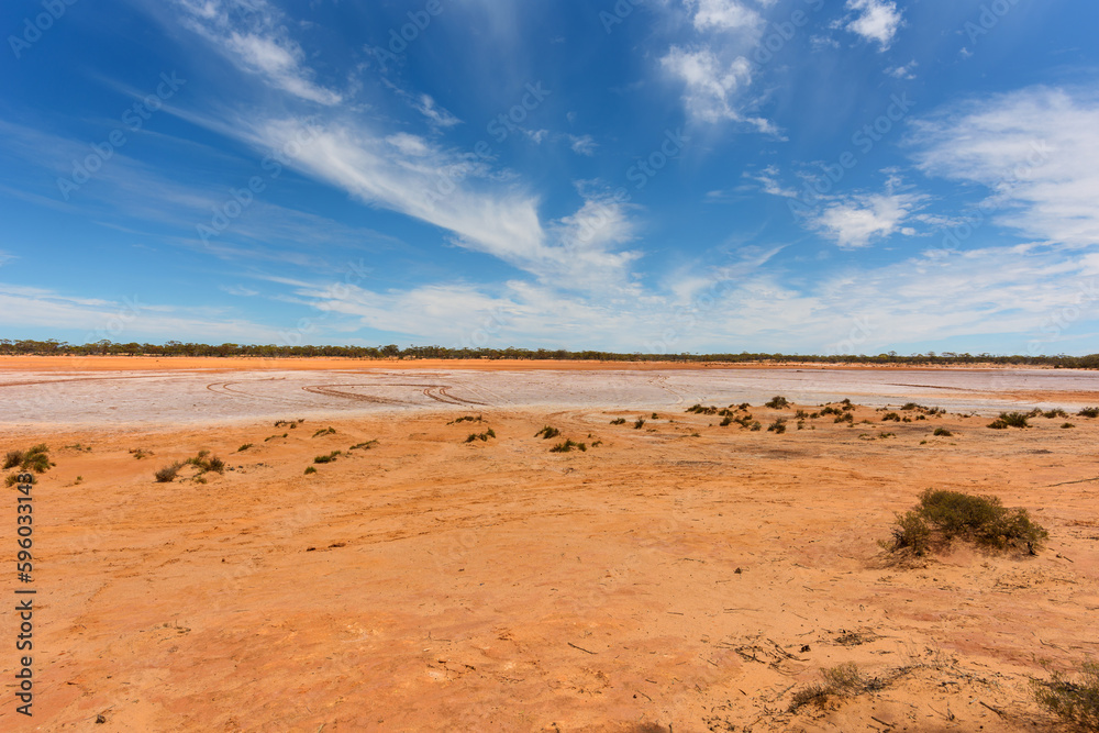 dry salt lake in the outback, Eyre Hwy, Western Australia, Australia, Ozeanien dry salt lake in the outback, Eyre Hwy, Western Australia, Australia, Ozeanien
