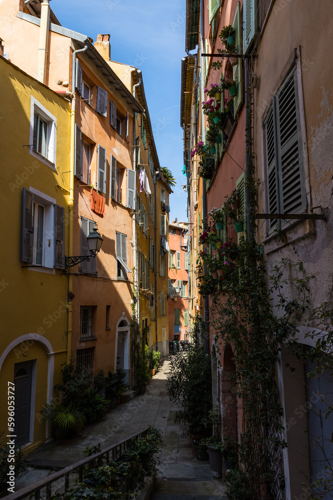 Ruelle colorée et ancienne du quartier du Vieux-Nice