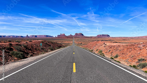 Road to Monument Valley 