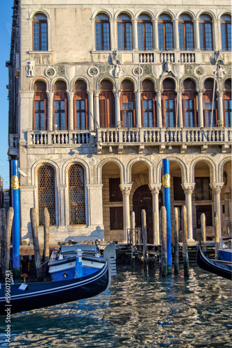 municipal council of Venice's home Ca' Loredan in  Venetian-Byzantine style © Richard Miller