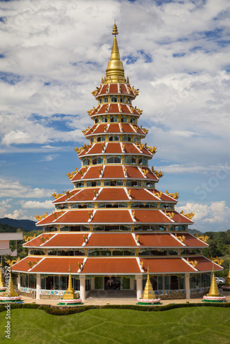 Obraz na płótnie Chinese Pagoda at Wat Huay Pla Kang in Chiang Rai, Thailand w salonie