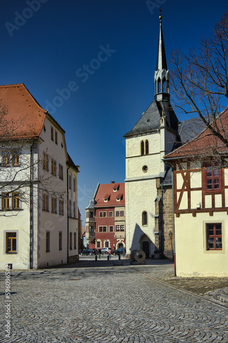 Stadtkirche am Rathaus und am Markt, Marktplatz, Turm und Kirche  in Eisenberg, Thüringen, Deutschland	 photo