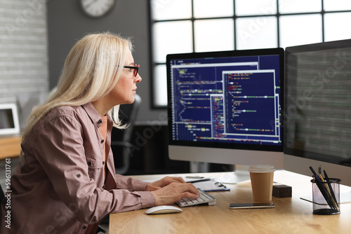 Mature female programmer wo...