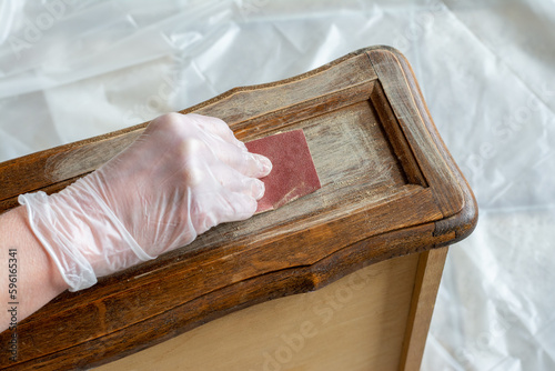 Konstfotografi Restauration de meubles anciens. Relooking d'une commode.