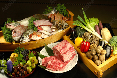 新鮮な肉・魚介類・野菜・果物｜食材の集合写真 photo