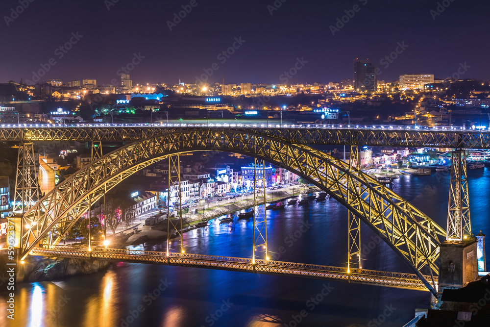 Fototapeta premium Evening view of Dom Luis I bridge over Douro River in Port, view on Vila Nova de Gaia cityo, Portugal