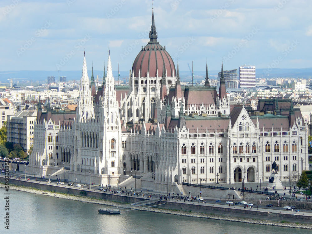 Obraz premium Budapest (Hungary). Hungarian Parliament from the Buda Castle in the city of Budapest