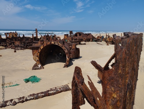 Schiffswrack. Heck mit Maschinenraum von einem verrostetem Schiffswrack auf einem Strand am Atlantik in Frankreich. Detailansicht im Maschinenraum.   photo