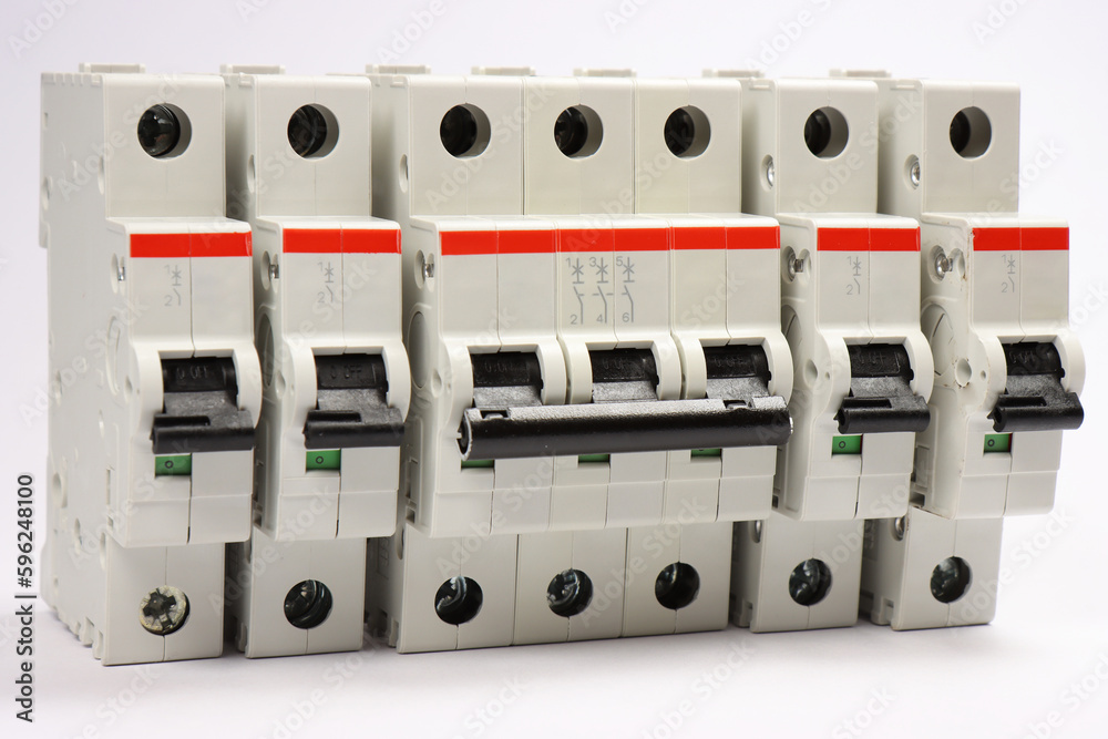  electric circuit breakers against overload and short circuit in the load.