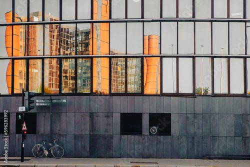 Obraz na płótnie Reflets architecturaux, Le Havre, Normandie. w salonie