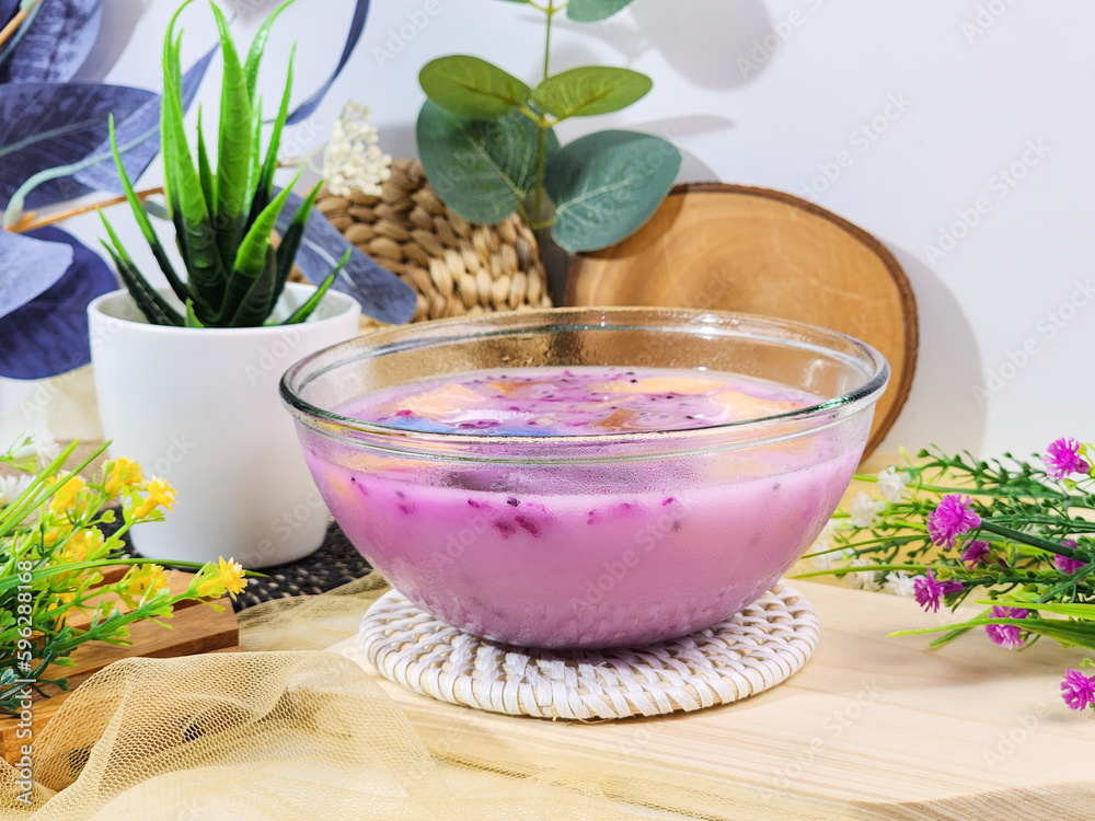 Ice fruit soup with a blend of milk and fresh fruit Ice fruit soup with a blend of milk and fresh fruit