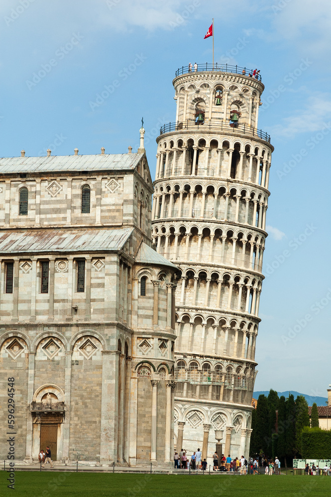 La catedral de Pisa, Italia, en primer término y al fondo la torre inclinada de Pisa.