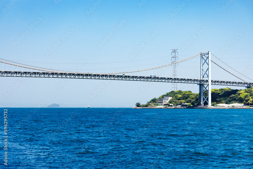 本州と九州を隔てる綺麗な海の関門海峡