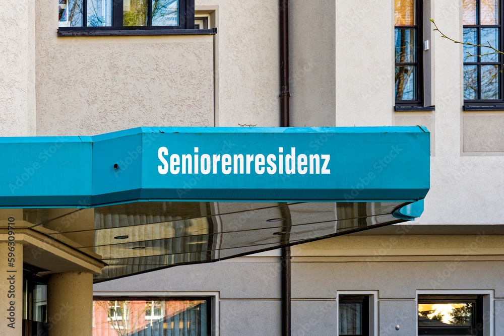 Obraz premium Sign on the wall of a nursing and retirement home. The text Seniorenresidenz is German for senior residence.