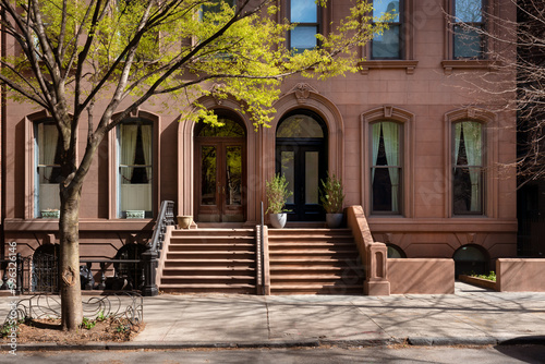 Brownstone townhouse facade in Brooklyn Heights, New York City © Francois Roux