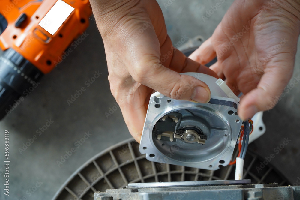 Obraz premium electric servo motor,Mechanic repairing AC servo motor, DC brush-less motor, and stepping motor in factory,electric servo motor cnc,close-up