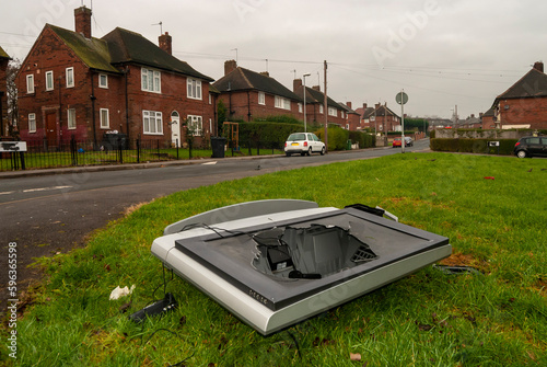 Tableau sur toile Fly tipped television set