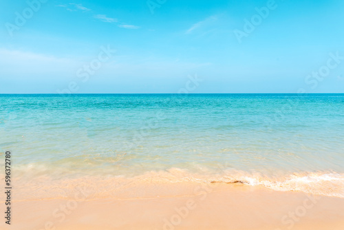 Beach, sea and sky at a sunny day on a tropical island © artrachen