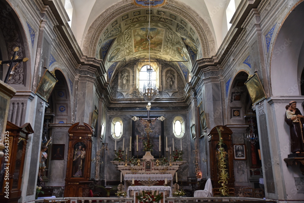 Nef de l'église à Penta di Casinca en Corse
