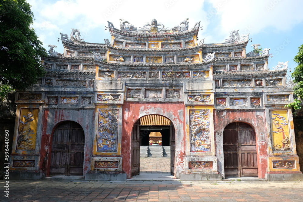 Fototapeta premium Gate to Phung Tien Temple