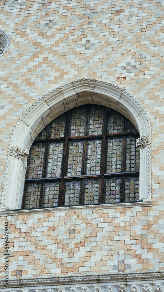 Obraz premium Venice, window of The Doge's Palace