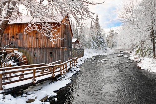 Obraz na płótnie Leonard's Mills Logging Mill Watermill Winter